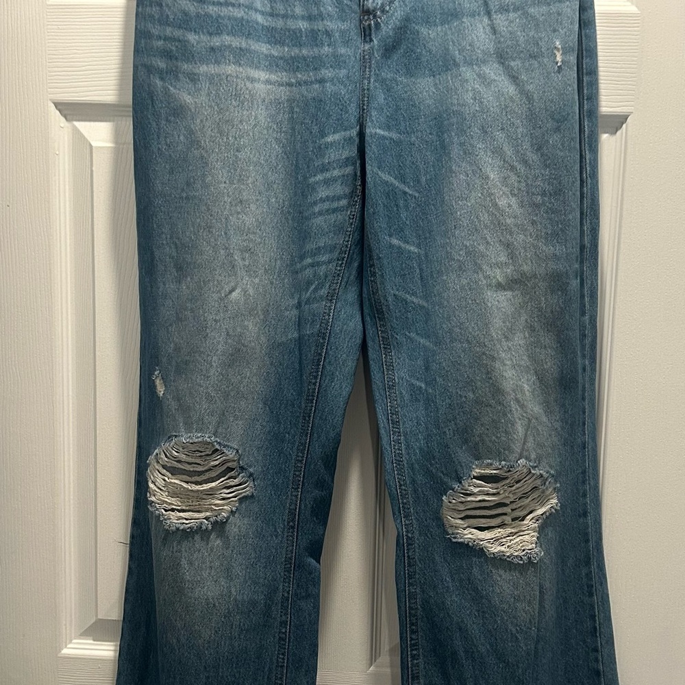 NWOT VENUS Blue Button fly Denim Jeans with Ripped Detail